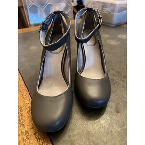 Kenneth Cole Reaction, Women’s Size 7.5 Med. Block High Heels, Dark Grey